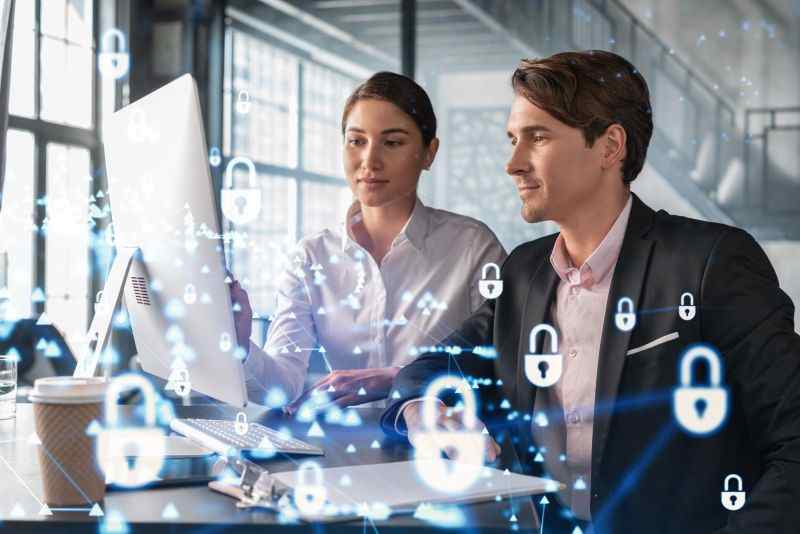La seguridad de la información es crucial para proteger la reputación y los datos de una empresa. Implementar medidas de seguridad es una inversión en el futuro.