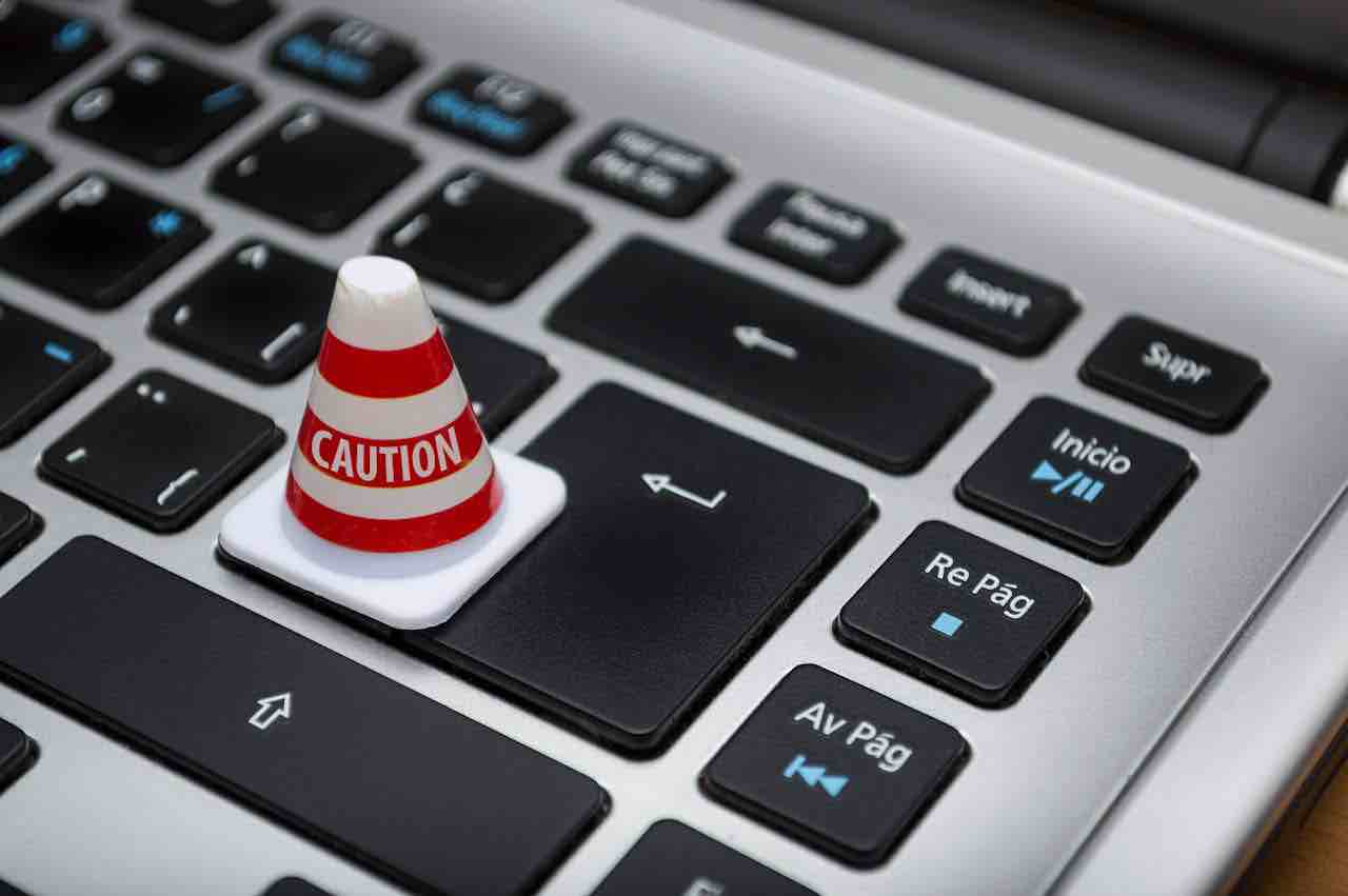 ¿Necesitas ayuda para cumplir con las regulaciones de protección de datos? ¡Contáctanos! En Trust Network somos expertos en ciberseguridad: +503 2298 6181.